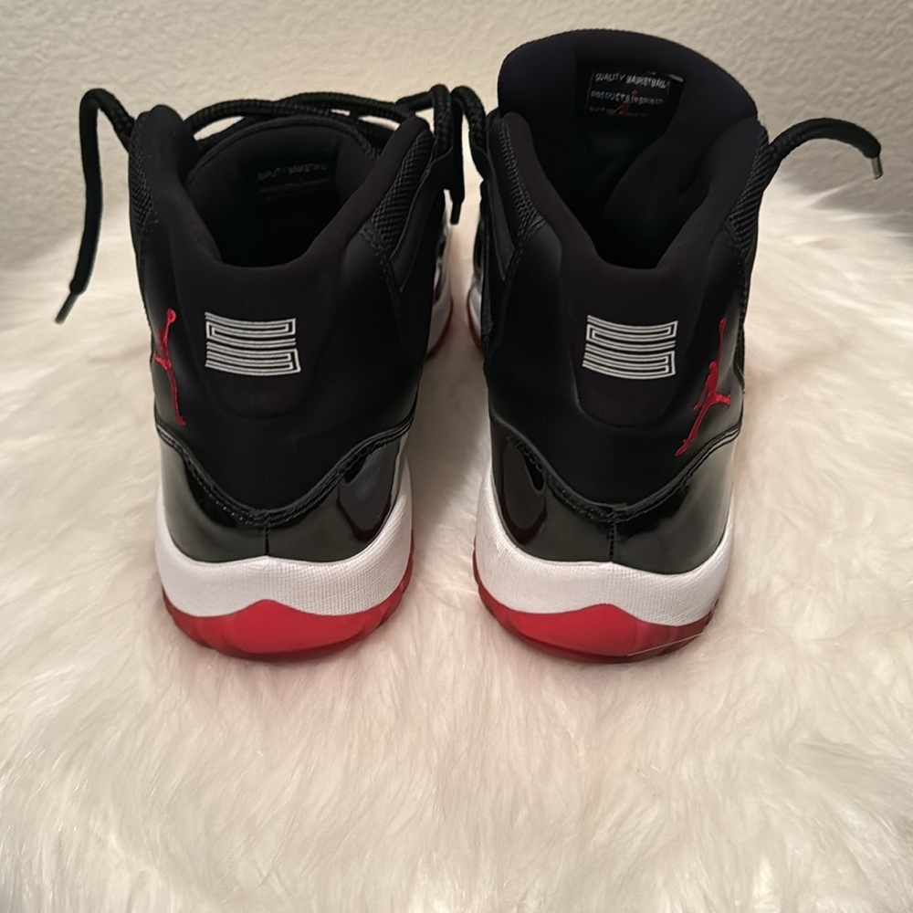 Jordan 11 Retro Bred - Picture 2 of 4